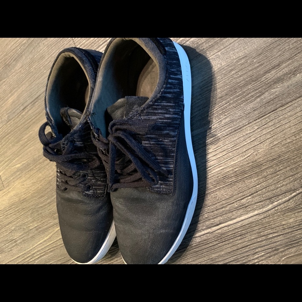 Shoes - Picture 2 of 4